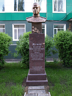 Описание: http://saratovregion.ucoz.ru/saratov/monuments/alleja_ros_slavy/zhukov.jpg