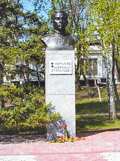 Описание: http://saratovregion.ucoz.ru/saratov/monuments/war/nekrasov.jpg