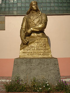 Описание: http://saratovregion.ucoz.ru/saratov/monuments/war/holzunov.jpg