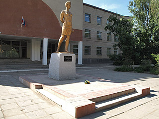 Описание: http://saratovregion.ucoz.ru/saratov/monuments/war/kosmodemianskaja.jpg