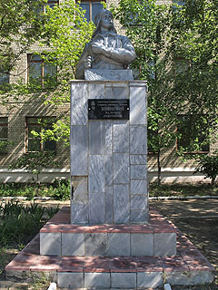 Описание: http://saratovregion.ucoz.ru/saratov/monuments/war/homiakova.jpg