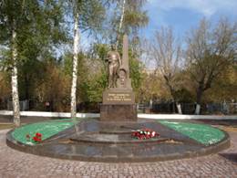 Описание: http://saratovregion.ucoz.ru/saratov/monuments/war/vov_voskresenskoe4.jpg