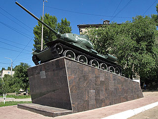Описание: http://saratovregion.ucoz.ru/saratov/monuments/war/tank.jpg